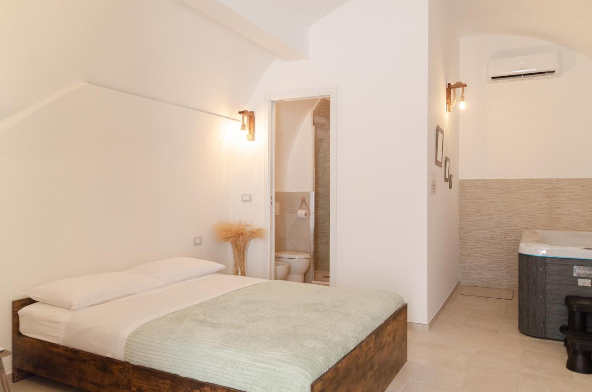 Aca Suite Luxury With Jacuzzi Adelfia エクステリア 写真