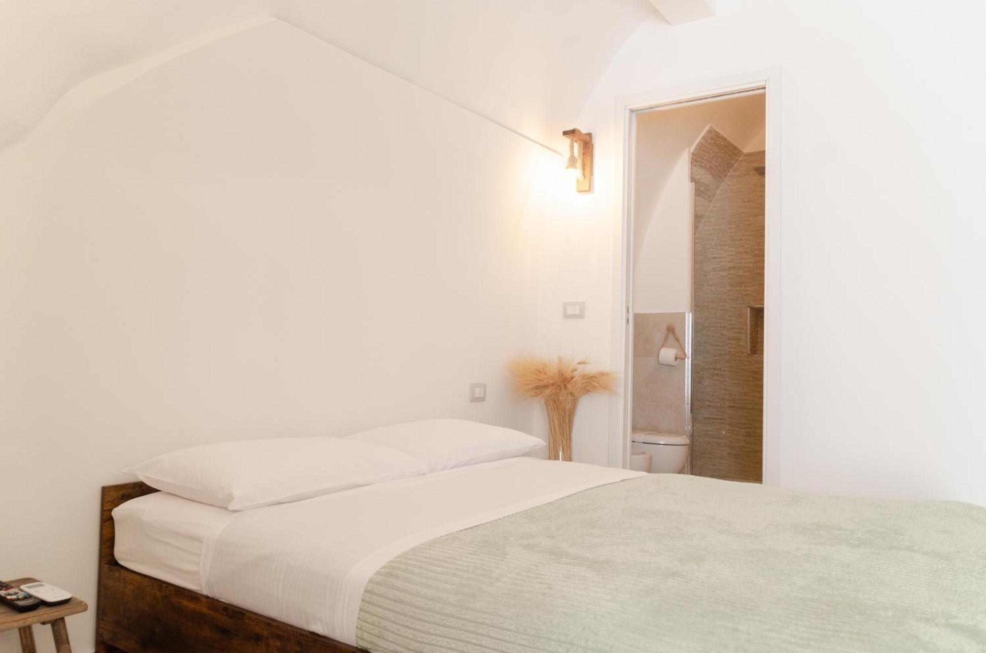 Aca Suite Luxury With Jacuzzi Adelfia エクステリア 写真