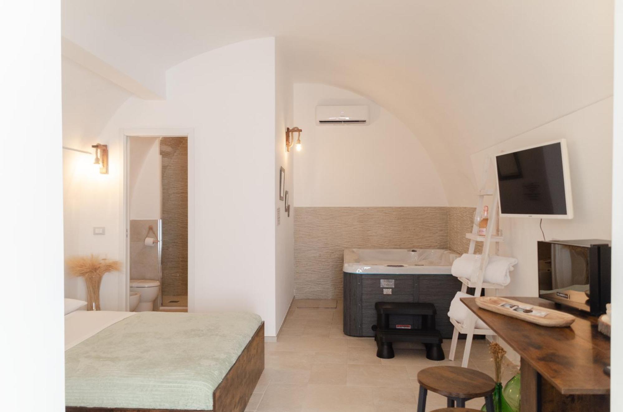 Aca Suite Luxury With Jacuzzi Adelfia エクステリア 写真